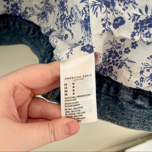 American Eagle Oversized Floral Cropped Jean Jacket - Picture 5 of 9